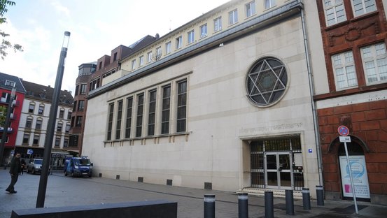Vorplatz der Synagoge Saarbrücken