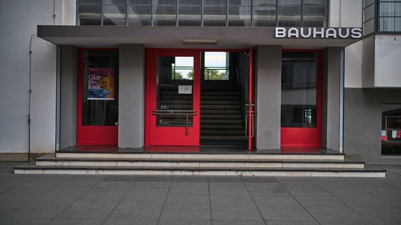 Bild zum Artikel: "Inzwischen mehr als 2.500 Unterstützerinnen und Unterstützer für das Bauhaus-Manifest — Staatsminister Weimer: „Jede Unterschrift ist ein Zeichen für Kunstfreiheit, Unabhängigkeit, Offenheit und Innovation“"