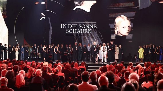 Bild zum Artikel: "Goldene Lola für „In die Sonne schauen“"