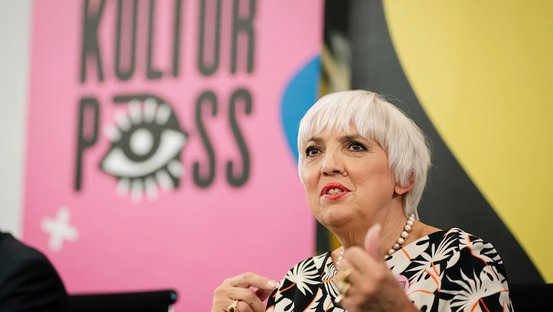 „Mit der App bieten wir einen Tourguide für die spannende und sehr vielfältige Kulturlandschaft Deutschlands an“, so Kulturstaatsministerin Roth beim Pressetermin am 14. Juni 2023 im Kanzleramt.
