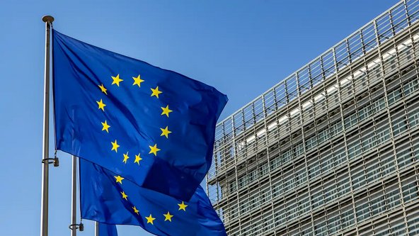 EU-Flaggen vor dem Sitze der EU-Kommission in Br&uuml;ssel