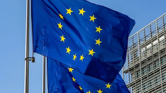 EU-Flaggen vor dem Sitze der EU-Kommission in Br&uuml;ssel