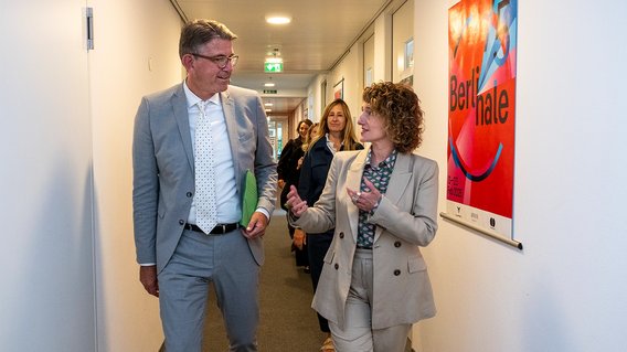 Bild zum Artikel: "Kulturstaatsminister im Dialog"