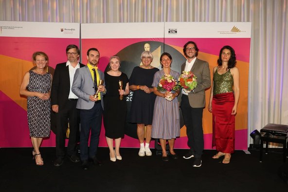 Kulturstaatsministerin Roth überreichte die Goldene Lolas beim Deutschen Drehbuchpreis 2022.