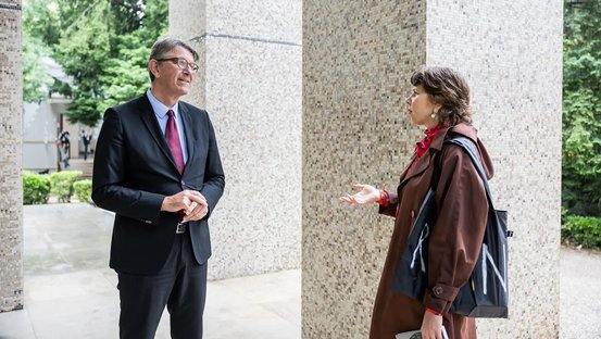 Staatsminister Weimer mit Gitta Zschosch