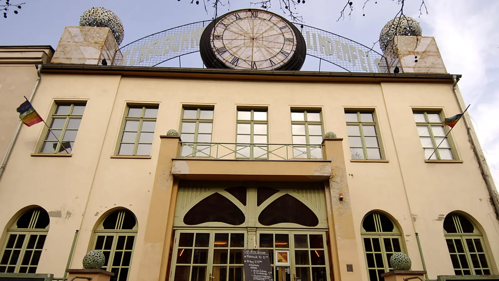 Au&szlig;enansicht des Leipziger Theaters Schaub&uuml;hne Lindenfels