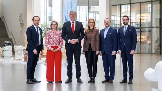 Gruppenfoto mit Staatsminister Weimer und Philipp Achammer, Carine Bachmann, Sabine Monauni, Sepp Schellhorn und Eric Thill.