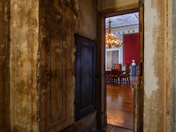 Einblick in den Conseilsaal des Schlosses