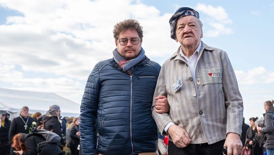 Der polnische Holocaustüberlebende Alojzy Maciak bei der Gedenkveranstaltung.