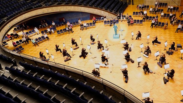 Aufführung mit dem Orchester der Staatsoper Stuttgart unter Corona-Bedingungen