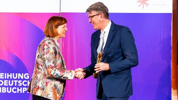 Bild zum Artikel: "Goldene Lola für „Auf einmal drüben“"
