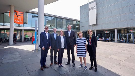 Staatsminister Weimer mit dem Leitungsteam der DNB in Frankfurt