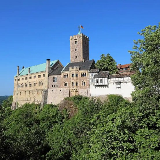 Die Wartburg vor blauem Himmel