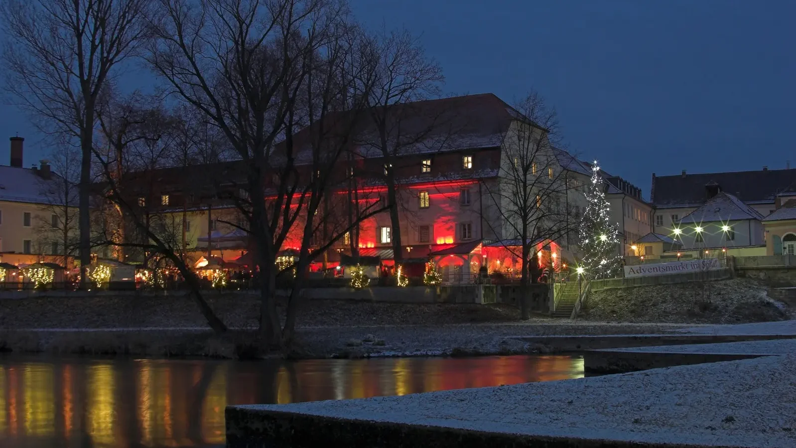 Adventsmarkt im Spitalgarten des Sankt Katharinenspitals in Regensburg