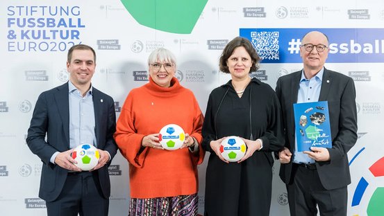 Claudia Roth, Juliane Seifert, Phlipp Lahm und Bernhard Gutowski bei der Vorstellung des Kulturprogramms zur UEFA EURO 2024