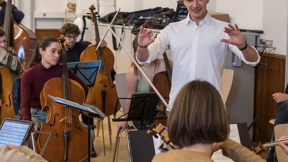 Das JCOHH probt in R&auml;umlichkeiten des Helene-Lange-Gymnasiums in EImsb&uuml;ttel