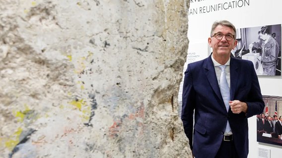 Bild zum Artikel: "Staatsminister Weimer erinnert in Mödlareuth an die Friedliche Revolution: „Der Freiheitsdrang des Menschen ist stärker als jede Mauer“"