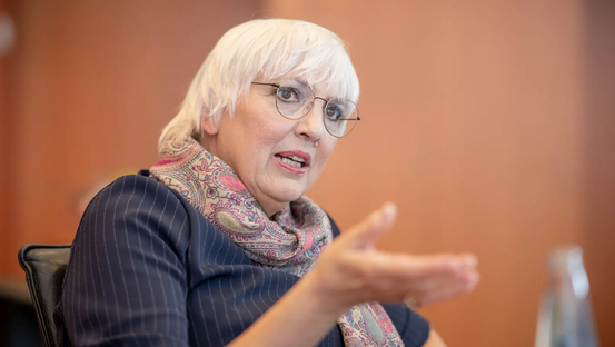 Kulturstaatsministerin Roth im Gespräch im Kanzleramt