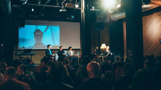 Podiumsdiskussion bei der Veranstaltung „Wie kann Kultur gelingen“ im Rahmen der Europäischen Werkstätte für Kultur und Demokratie.