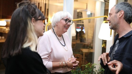 Kulturstaatsministerin Roth mit jungen israelischen Kreativen