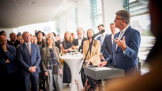 Staatsminister Weimer bei seiner Ansprache im Bundeskanzleramt