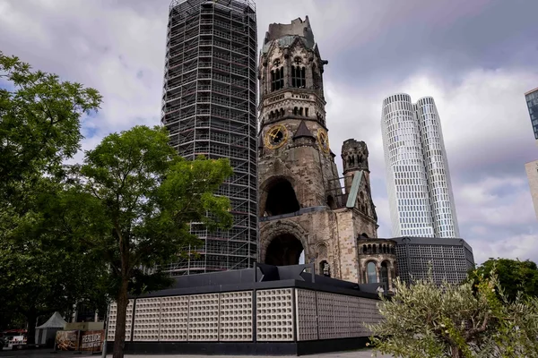 Kaiser-Wilhelm-Ged&auml;chtnis-Kirche von au&szlig;en