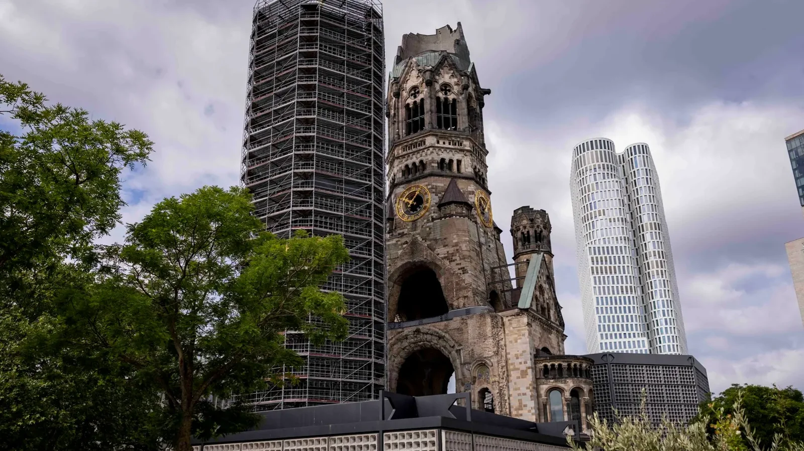 Kaiser-Wilhelm-Ged&auml;chtnis-Kirche von au&szlig;en