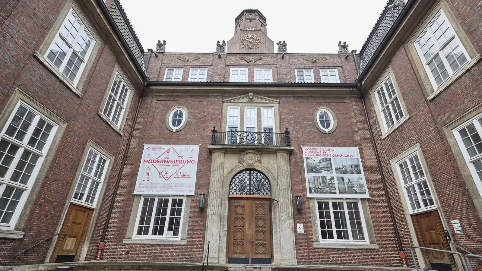 Blick auf den Eingang des Museums f&uuml;r Hamburgische Geschichte