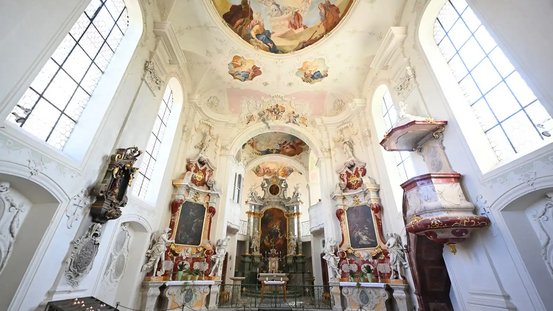 Blick in die barocke Schlosskirche St. Marien auf der Insel Mainau