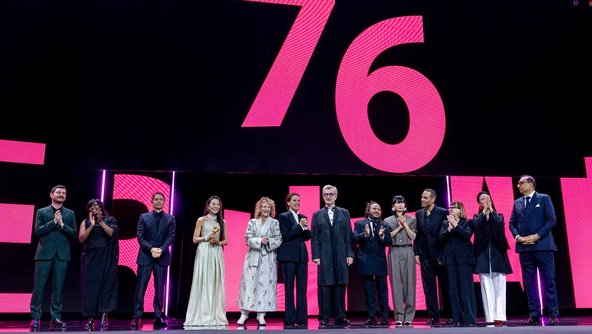 Jacqueline Lyanga, Michael St&uuml;tz, Sean Baker, Michelle Yeoh, Tricia Tuttle, D&eacute;sir&eacute;e Nosbusch, Wim Wenders, Min Bahadur Bham, Bae Doona, Reinaldo Marcus Green, Ewa Puszczyńska, HIKARI und Shivendra Singh Dungarpur