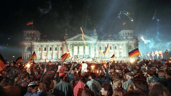 Bild zum Artikel: "35 Jahre Deutsche Einheit – Staatsminister Weimer würdigt Mut der DDR-Bürgerinnen und Bürger und mahnt zu Zusammenhalt und Respekt"