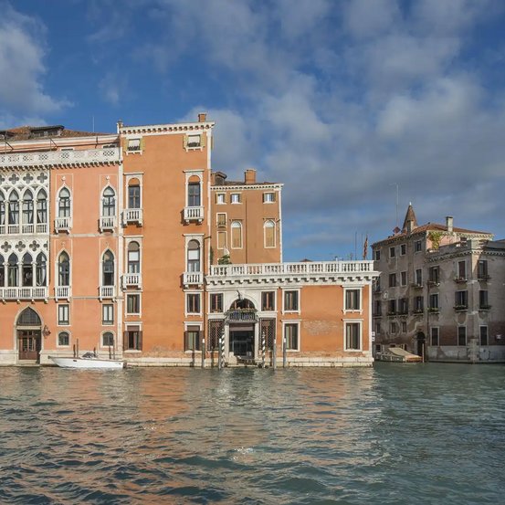 Blick auf den Palazzo Barbarigo della Terrazza in Venedig, der das Deutsche Studienzentrum beherbergt.