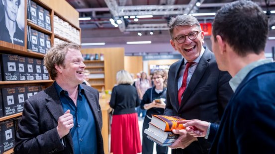 Staatsminister Weimer im Gespr&auml;ch mit Oliver Vogel