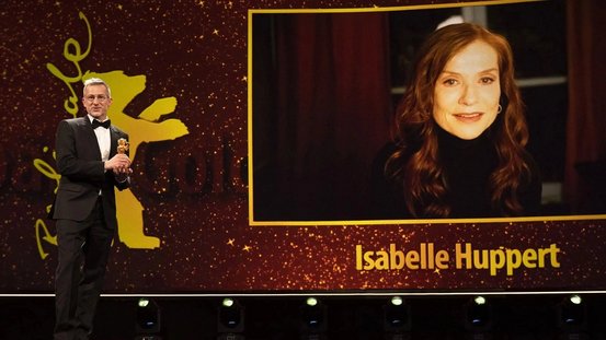 Isabelle Huppert bei der Verleihung des Ehrenbären 2022
