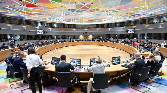 Die EU-Kultur- und Medienministerinnen und -minister am runden Tisch in Br&uuml;ssel.