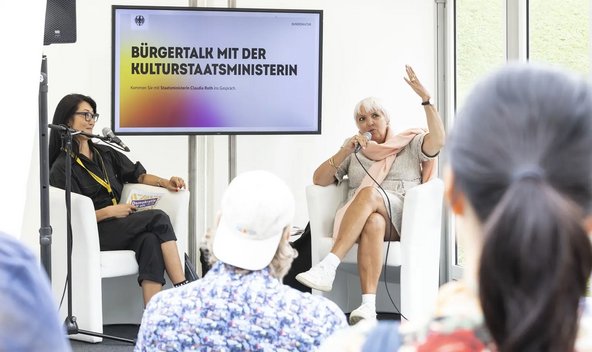Claudia Roth beim Bürgergespräch im Kanzlerpark