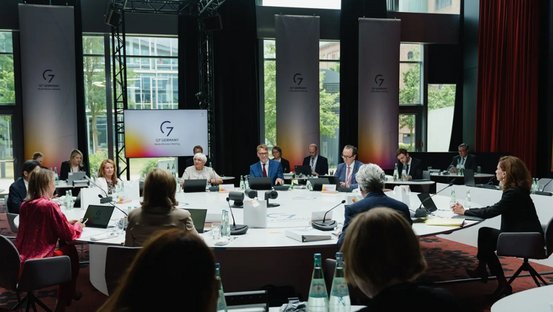 Staatsministerin Roth im Austausch mit ihren Amtskolleginnen und Amtskollegen aus Kanada, Frankreich, Japan, UK, Italien, den USA sowie der EU-Kommission