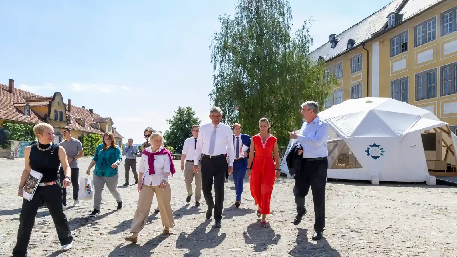 Staatsminister Weimer beim Rundgang durch die Heidecksburg 