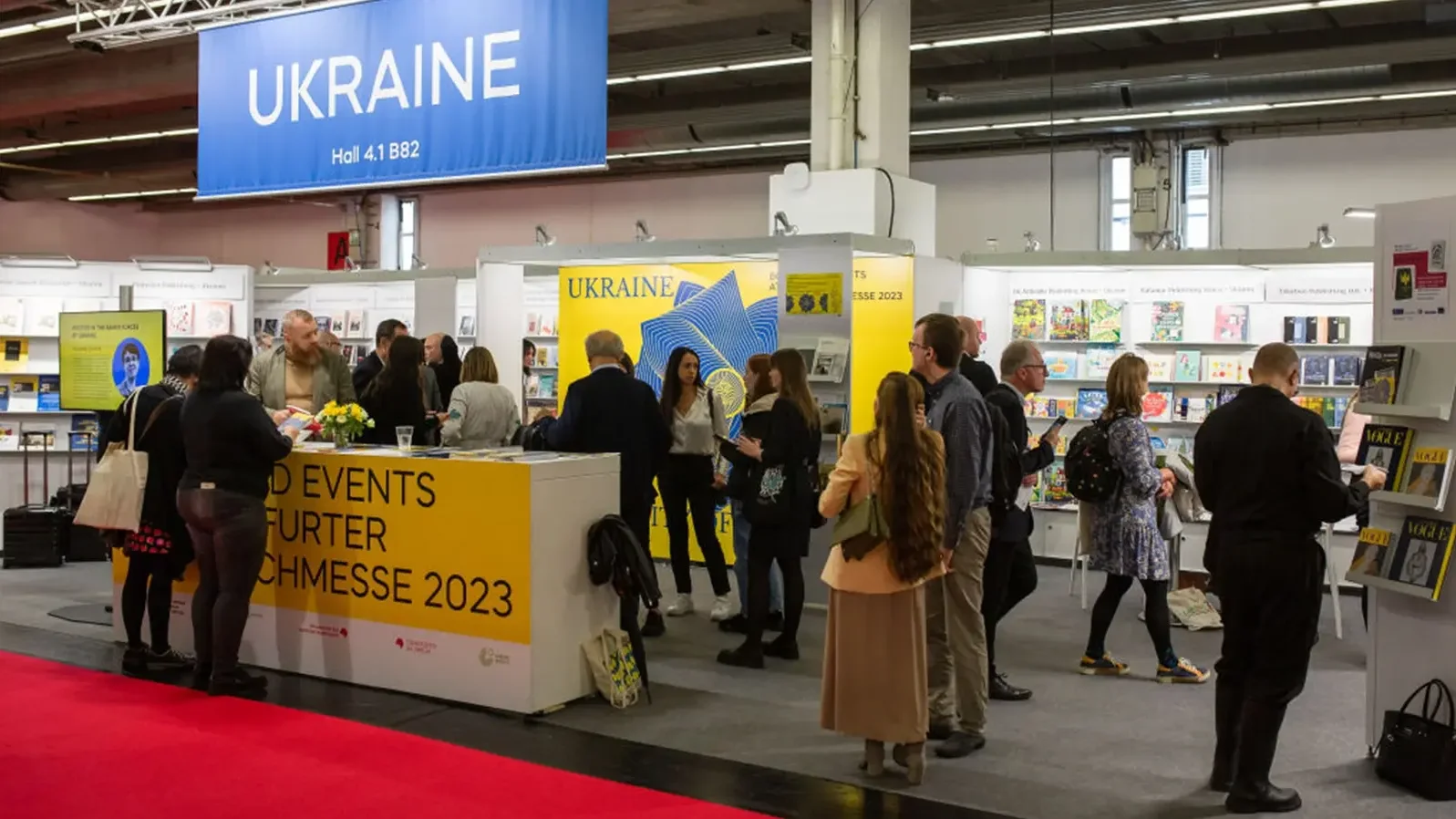 L&auml;nderstand der Ukraine auf der Frankfurter Buchmesse 2023 mit Publikum.