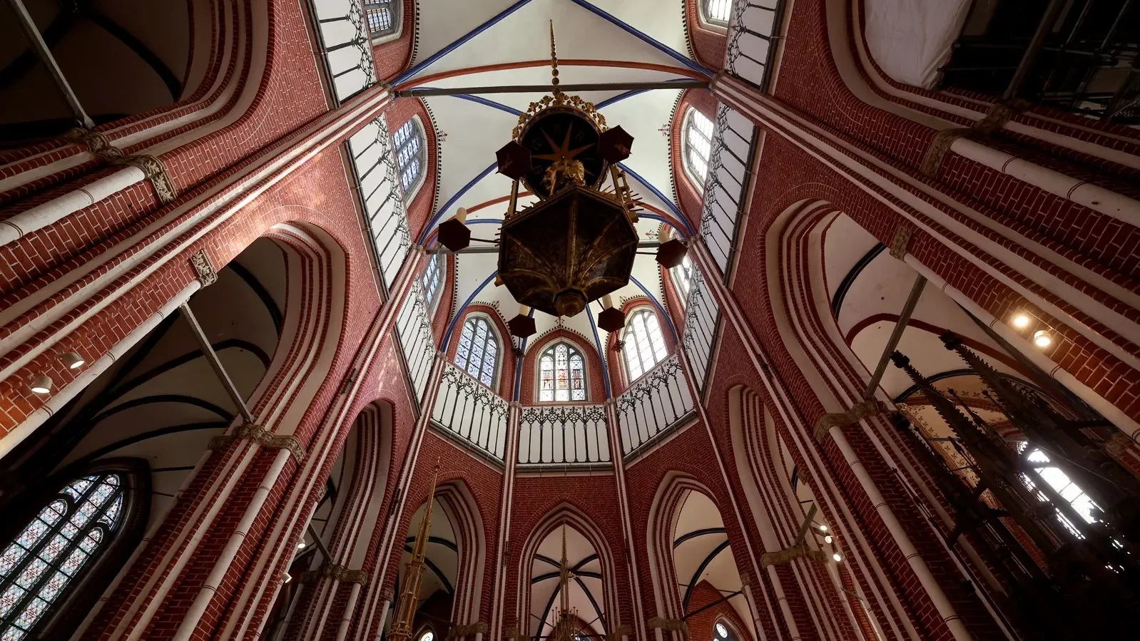Blick von unten zur Decke des M&uuml;nsters in Bad Doberan