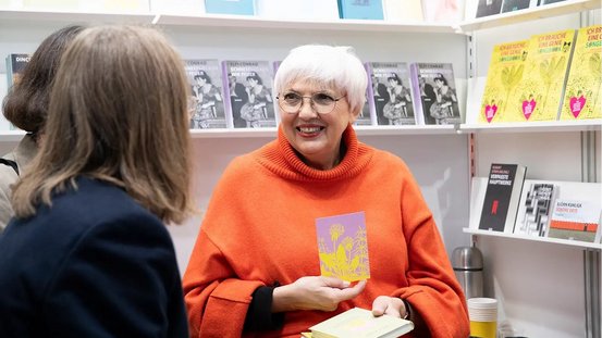 Kulturstaatsministerin Roth im Gespräch mit Verlegerin ...