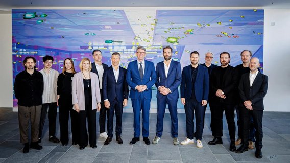 Gruppenbild mit Staatsminister Weimer und den Verteterinnen und Vertretern der Musiklabels und Verb&auml;nde im Bundeskanzleramt.