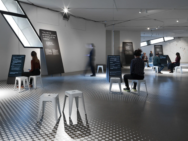 Blick in die Ausstellung "Claude Lanzmann" im J&uuml;dischen Museum Berlin