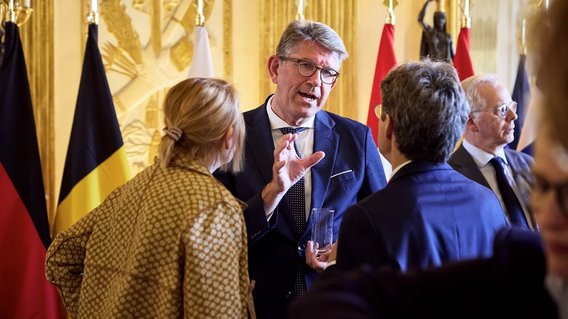 Bild zum Artikel: "Kulturstaatsminister besucht Paris"