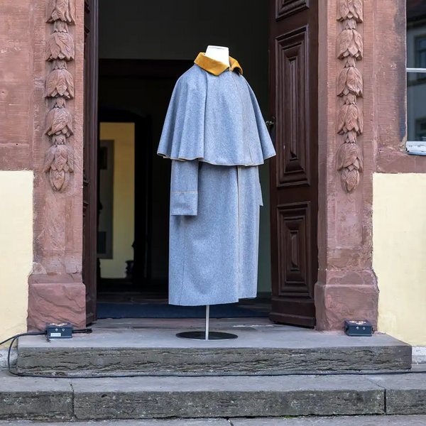 Die Replik des Reisemantels