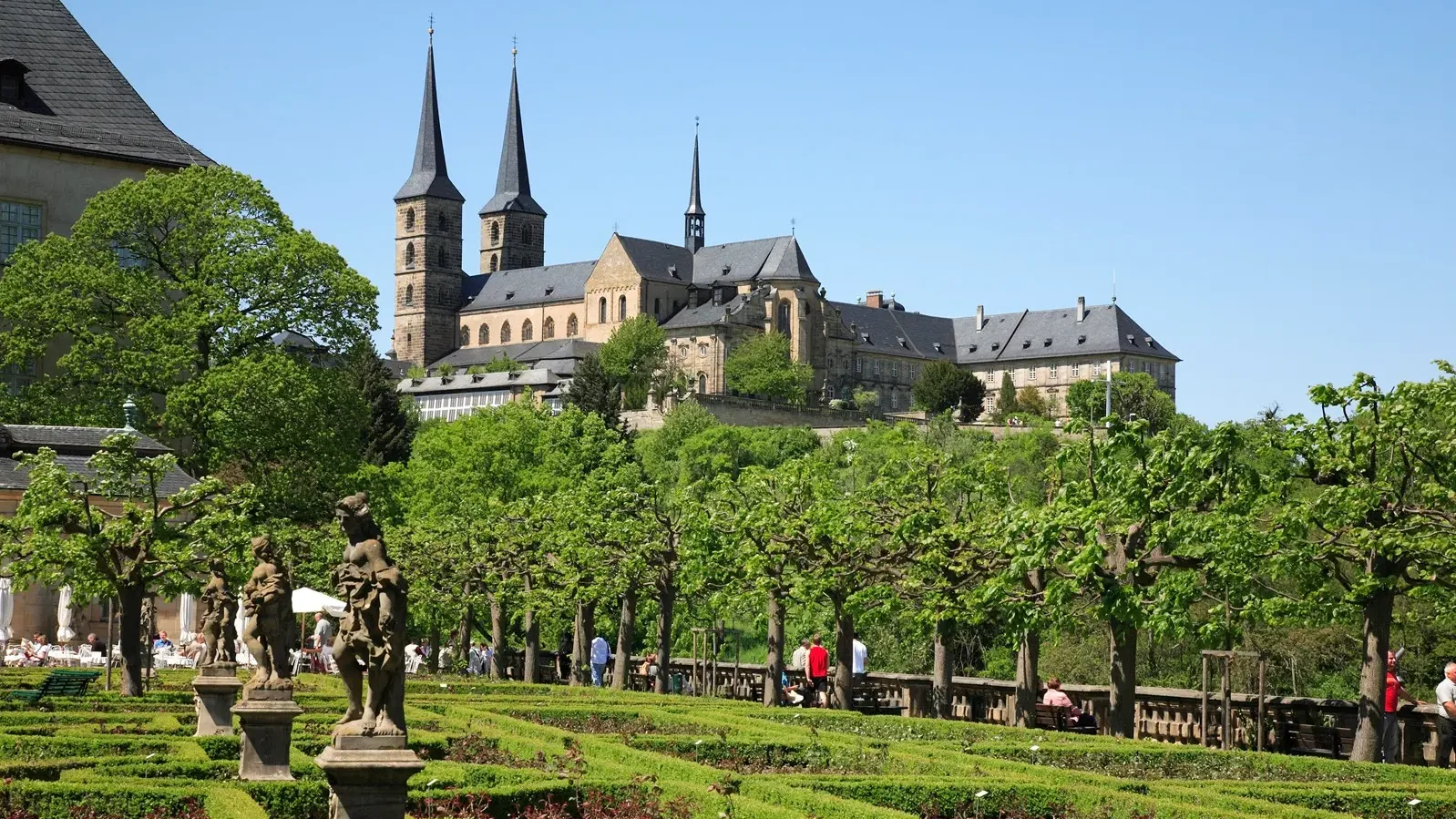 Blick vom Garten der Residenz zum Kloster Michelsberg in Bamberg