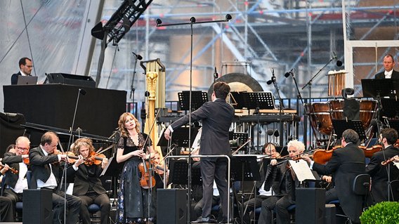 Bild zum Artikel: "Weimer verurteilt Konzertabsage in Gent: „Ein deutsches Spitzenorchester und sein jüdischer Chefdirigent werden ausgeladen – das ist eine Schande für Europa“"