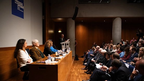 Podiumsdiskussion im Auditorium des Mémorial de la Shoah mit Herbert Traube, Lior Lalieu-Smadja und Björn Weigel