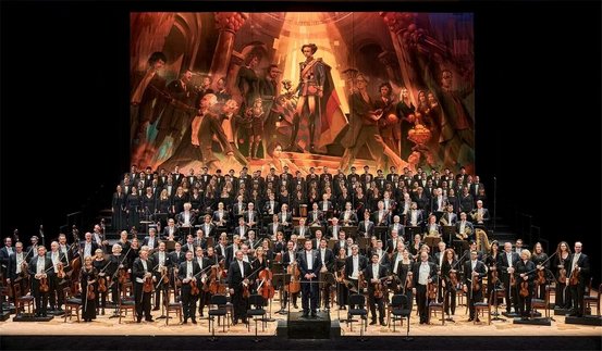 Dirigent Christian Thielemann mit Orchester beim Festakt 