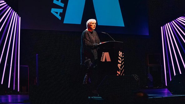 Kulturstaatsministerin Roth spricht bei der Verleihung des APPLAUS-Awards